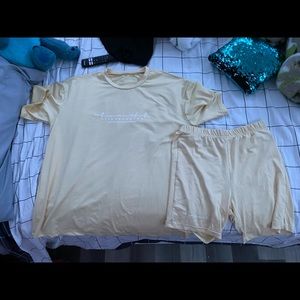 Yellow Set graphic tee & shorts